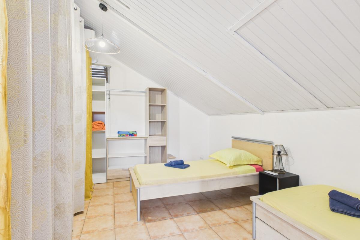 villa-sainte-anne-10-personnes-grande-piscine -chambre 2 lits